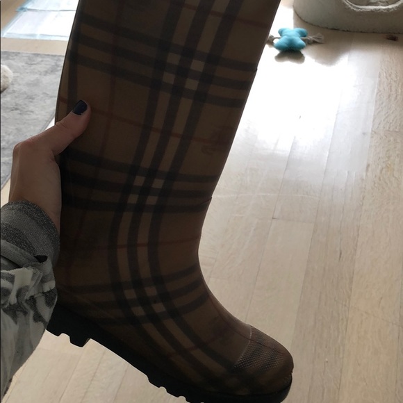 Burberry boots - Picture 2 of 2